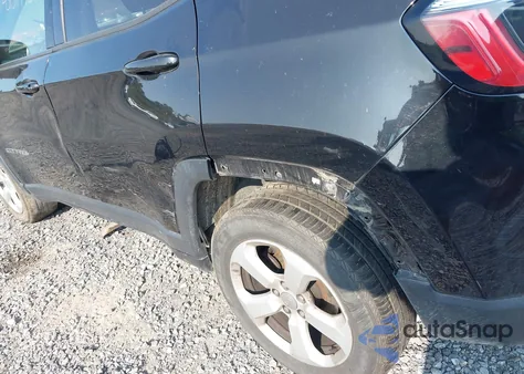 2017 Jeep Compass Latitude z USA, uszkodzony, nr VIN 3C4NJDBBXHT664832